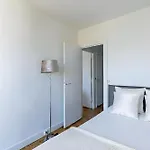 Spacious 3br - Sleeps 9 - Eiffel Tower Peek View