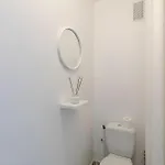 Spacious 3br - Sleeps 9 - Eiffel Tower Peek View Апартаменты Париж