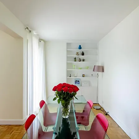 Eiffel Tower Peek View - Big 3br For 9 Guests *