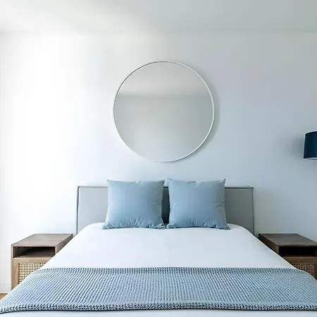 Apartman Eiffel View - Spacious 3Br - Sleeps 9 - Terrace Párizs