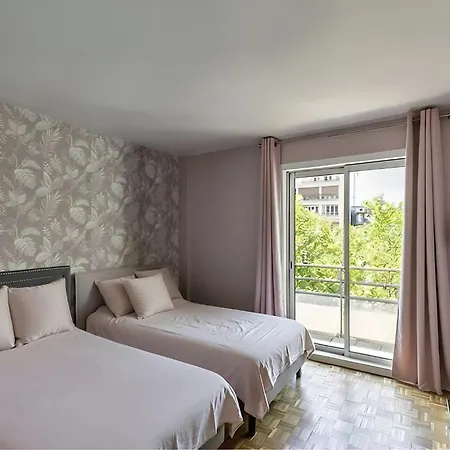Apartman Eiffel View - Spacious 3Br - Sleeps 9 - Terrace
