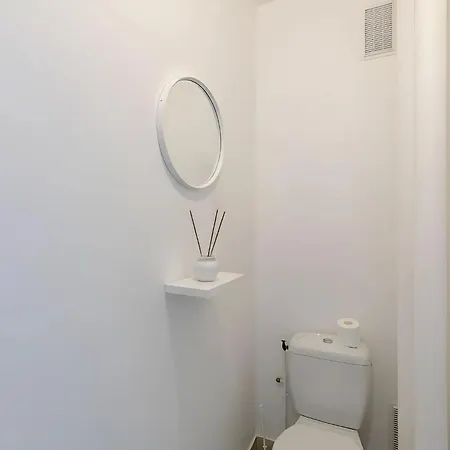 Eiffel View - Spacious 3Br - Sleeps 9 - Terrace Apartman Párizs