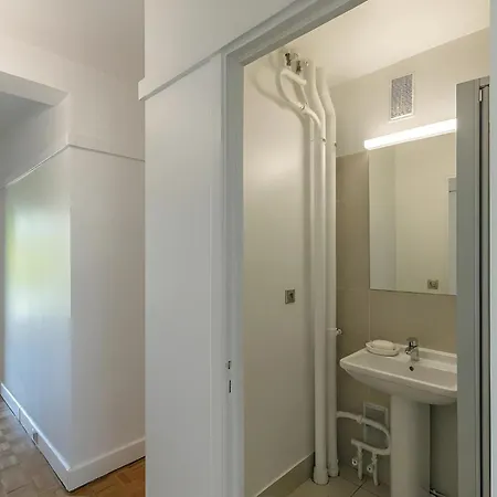Eiffel View - Spacious 3Br - Sleeps 9 - Terrace *