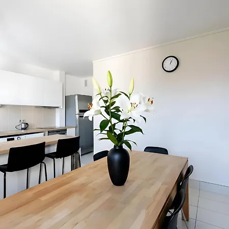 Apartman Eiffel View - Spacious 3Br - Sleeps 9 - Terrace