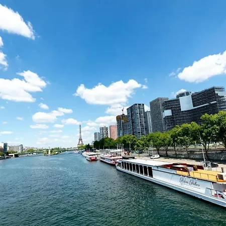 Eiffel View - Spacious 3Br - Sleeps 9 - Terrace Apartman *
