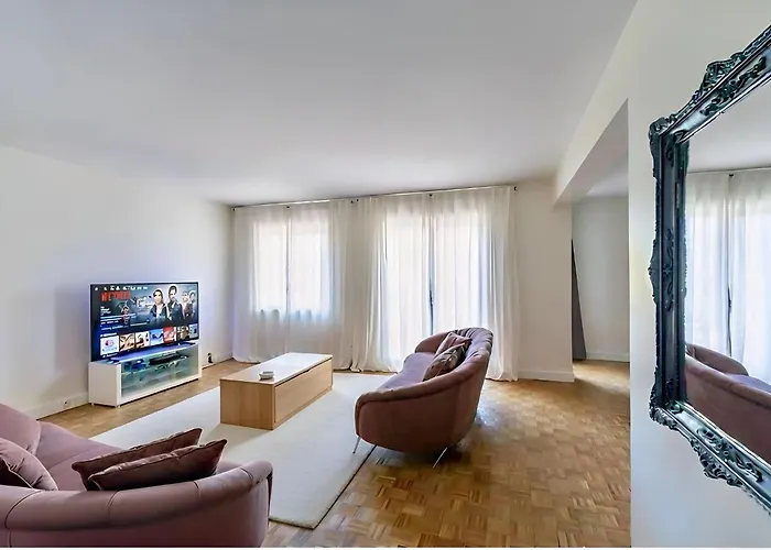 Appartamento Eiffel Tower Peek View - Big 3br For 9 Guests *