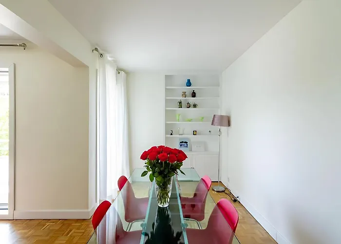 Eiffel Tower Peek View - Big 3br For 9 Guests *