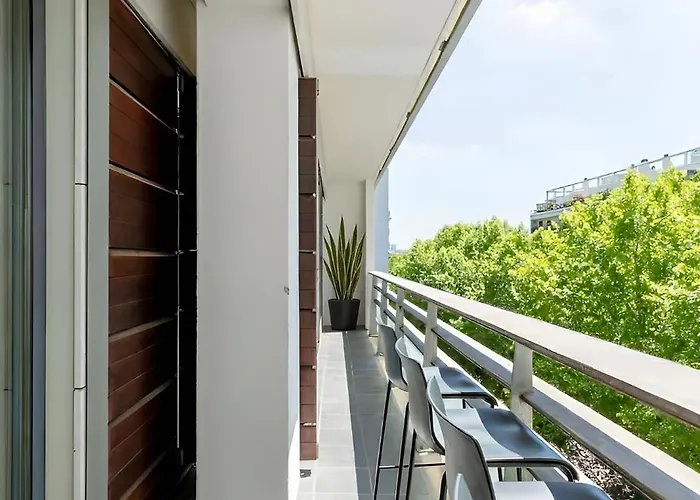 Eiffel Tower Peek View - Big 3br For 9 Guests *