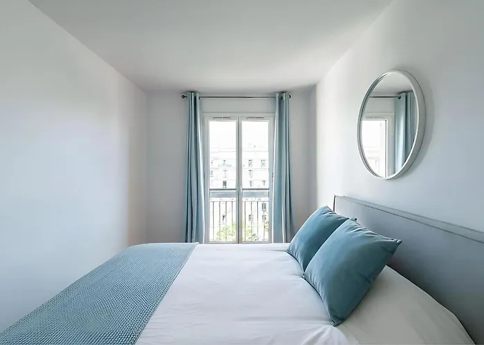 Eiffel Tower Peek View - Big 3br For 9 Guests Appartamento *