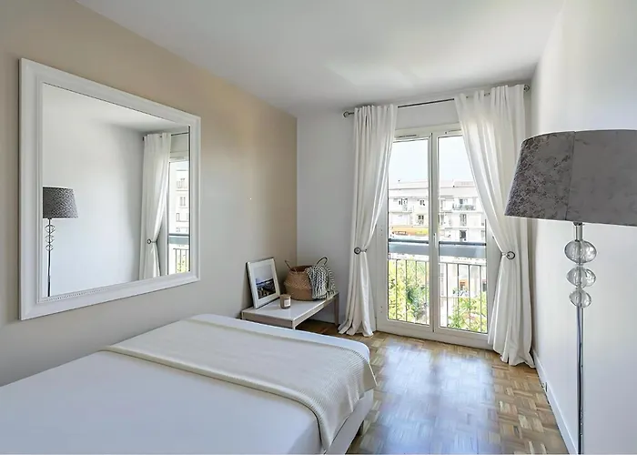 Appartamento Eiffel Tower Peek View - Big 3br For 9 Guests *
