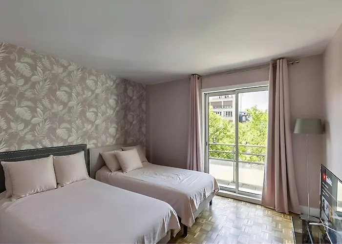 Appartamento Eiffel Tower Peek View - Big 3br For 9 Guests