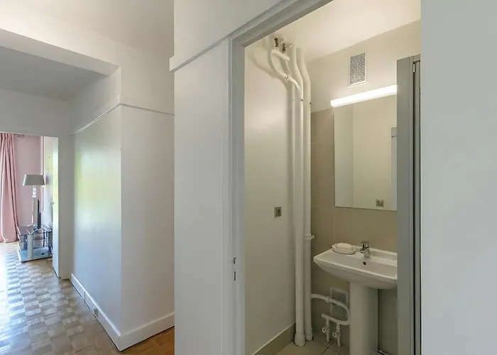 Eiffel Tower Peek View - Big 3br For 9 Guests *