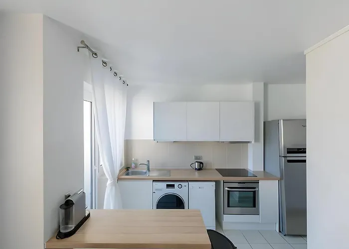 Eiffel Tower Peek View - Big 3br For 9 Guests * Parigi