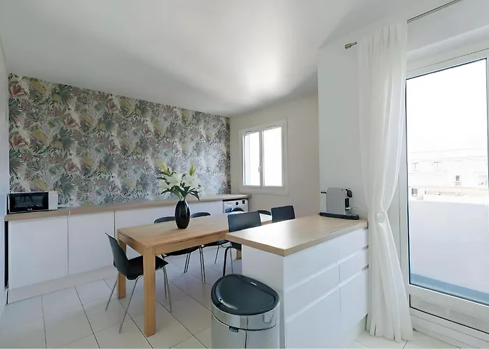 Appartamento Eiffel Tower Peek View - Big 3br For 9 Guests Parigi