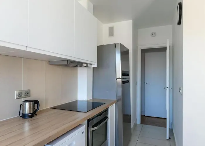 Apartment Eiffel Tower Peek View - Big 3br For 9 Guests *