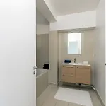 Spacious 3br - Sleeps 9 - Eiffel Tower Peek View Apartament