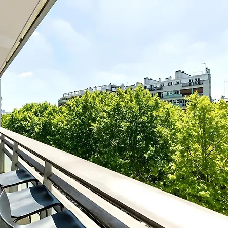 Spacious 3br - Sleeps 9 - Eiffel Tower Peek View Paryż
