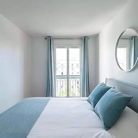 Spacious 3br - Sleeps 9 - Eiffel Tower Peek View Apartament *