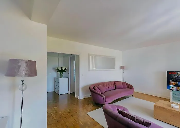 Eiffel Tower Peek View - Big 3br For 9 Guests Appartement *
