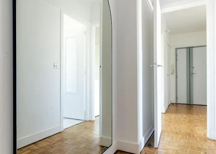 Eiffel Tower Peek View - Big 3br For 9 Guests Appartement Paris