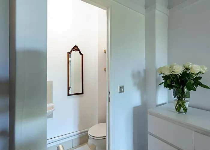 Eiffel Tower Peek View - Big 3br For 9 Guests Appartement Paris