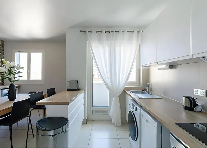 Apartman Eiffel Tower Peek View - Big 3br For 9 Guests