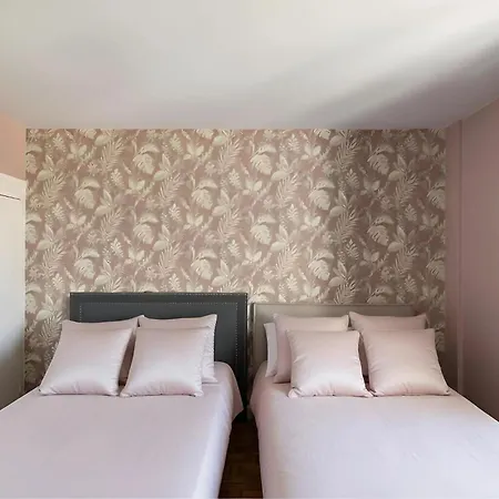 Appartamento Eiffel View - Spacious 3Br - Sleeps 9 - Terrace Parigi