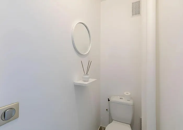 Eiffel Tower Peek View - Big 3br For 9 Guests 아파트 파리